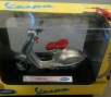 Метален мотор Vespa 946 сребрист - 1:18